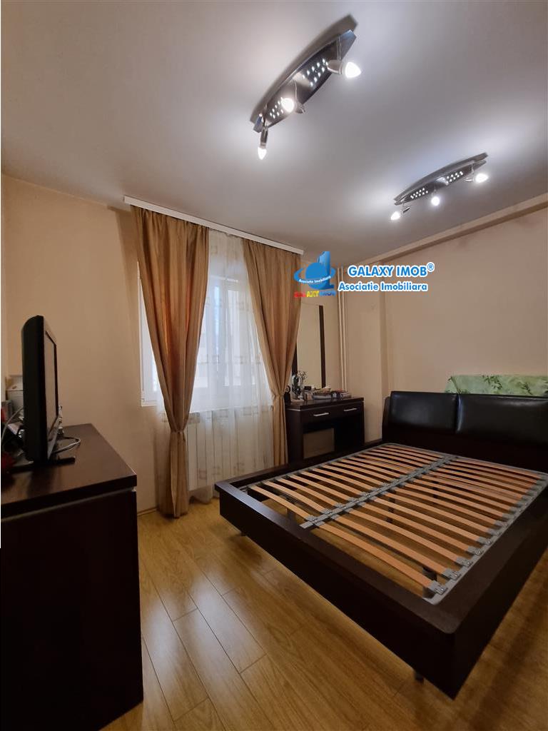 Vanzare apartament  cu 3 camere laga parc Tineretului la Sincai