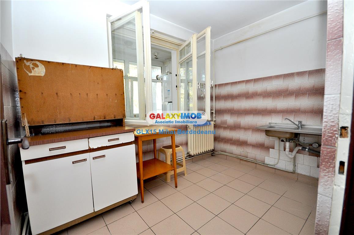 Vanzare apartament 3 camere in zona Colegiu National Iulia Hasdeu