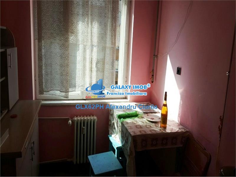 Vanzare apartament 3 camere semidecomandat in Ploiesti, zona Cina