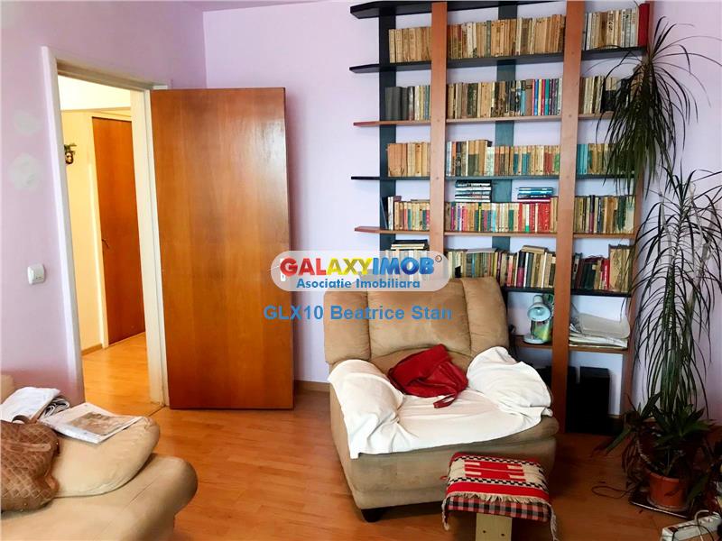 Vanzare apartament 3 camere decomandat B-dul Timisoara stradal