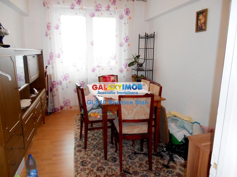 Vanzare apartament 3 camere decomandat B-dul Timisoara stradal