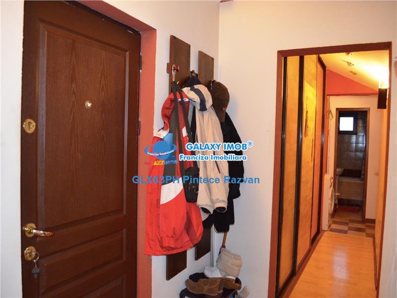 Vanzare apartament 3 camere, confort 1A, decomandat, Vest, Ploiesti
