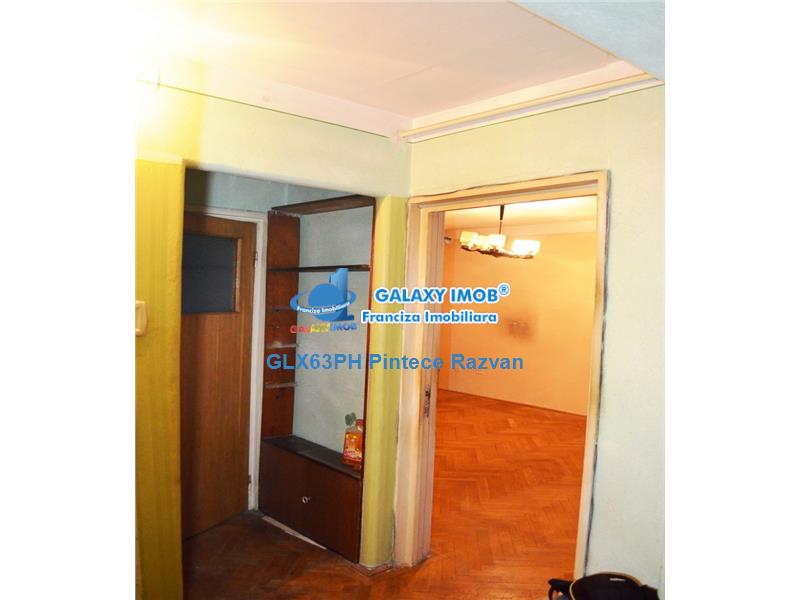 Vanzare apartament 3 camere, decomandat, zona Bd. Republicii, Ploiesti