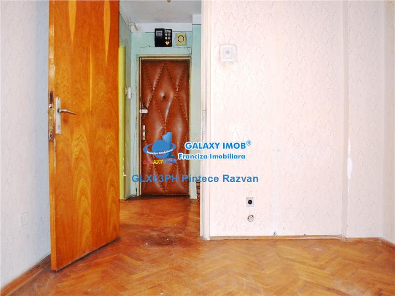 Vanzare apartament 3 camere, decomandat, zona Bd. Republicii, Ploiesti