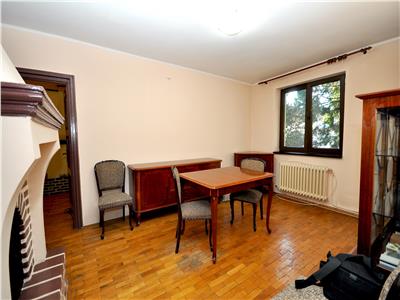 Vanzare apartament 3 camere in zona Colegiu National Iulia Hasdeu