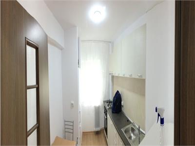 Vanzare apartament 3 camere, in Ploiesti, zona Podul Inalt